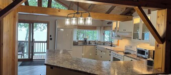 Manitoulin Island-Gorgeous Lakefront Cedar Cottage & Bunkie