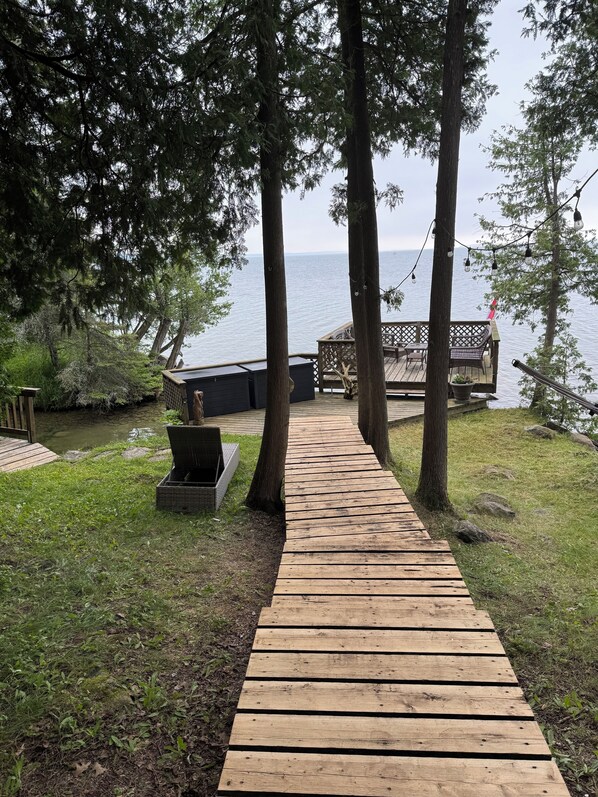 Property grounds - Manitoulin Island-Gorgeous Lakefront Cedar Cottage & Bunkie (Mindemoya)