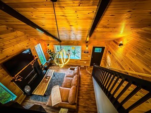 Smart-TV, Kamin, Videospiele, Tischfußball