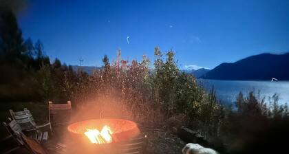 1BR Tiny Home Hideaway w/ Lake & Mountain Views