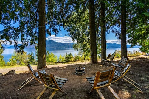 Tiny Home Paradise Stay w/ Lake & Mountain Views