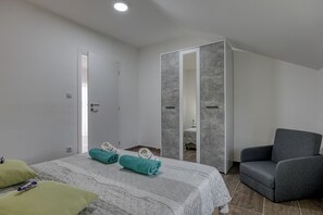Iron/ironing board, free WiFi, bed sheets