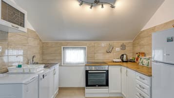 Refrigerador, horno, parrilla de estufa y lavavajillas