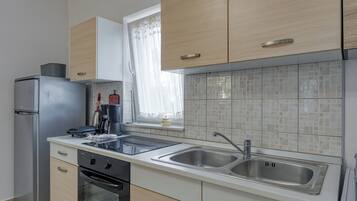 Kühlschrank, Ofen, Herdplatte, Geschirrspüler