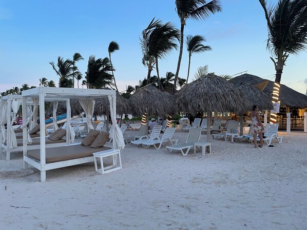 المنطقة المحيطة بالمنشأة