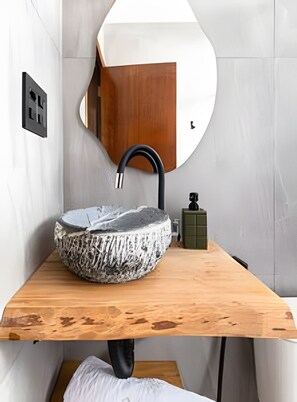 Apartment | Bathroom | Free toiletries, hair dryer, towels, soap