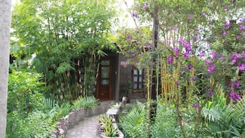 Deluxe Triple Room, Garden View | Teres/patio