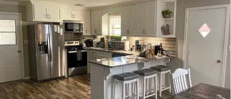 Fridge, microwave, stovetop, dishwasher