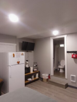 1 chambre, fer et planche à repasser, Wi-Fi gratuit, draps fournis