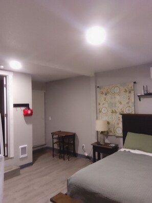 1 chambre, fer et planche à repasser, accès au Wi-Fi (inclus)