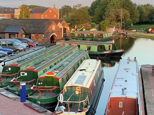 Stone - Self-Drive Boat - Sleeps 4 - Pet Friendly