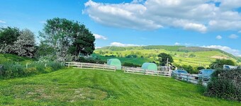 Green Dragon and Kitchen Pod - Sleeps 2 & Parking