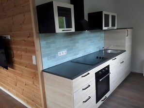 Fridge, microwave, oven, stovetop - Holiday Home 'Feigengarten, 85qm' with Private Terrace, Shared Garden and Wi-Fi (Salem)