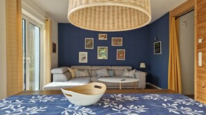 Fernseher, Tischtennisplatte