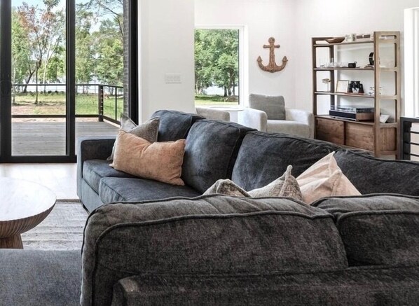 Smart TV, fireplace - MONKEY ISLAND LAKE VIEW CONDO, DECK WITH FIRE PIT+GRILL East (Afton)