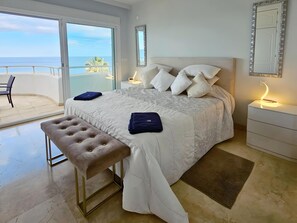 3 habitaciones, tabla de planchar con plancha y cuna de viaje