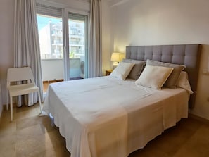 2 chambres, fer et planche à repasser, lit parapluie, Wi-Fi gratuit