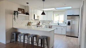 Mikroaaltouuni, uuni, liesi, astianpesukone