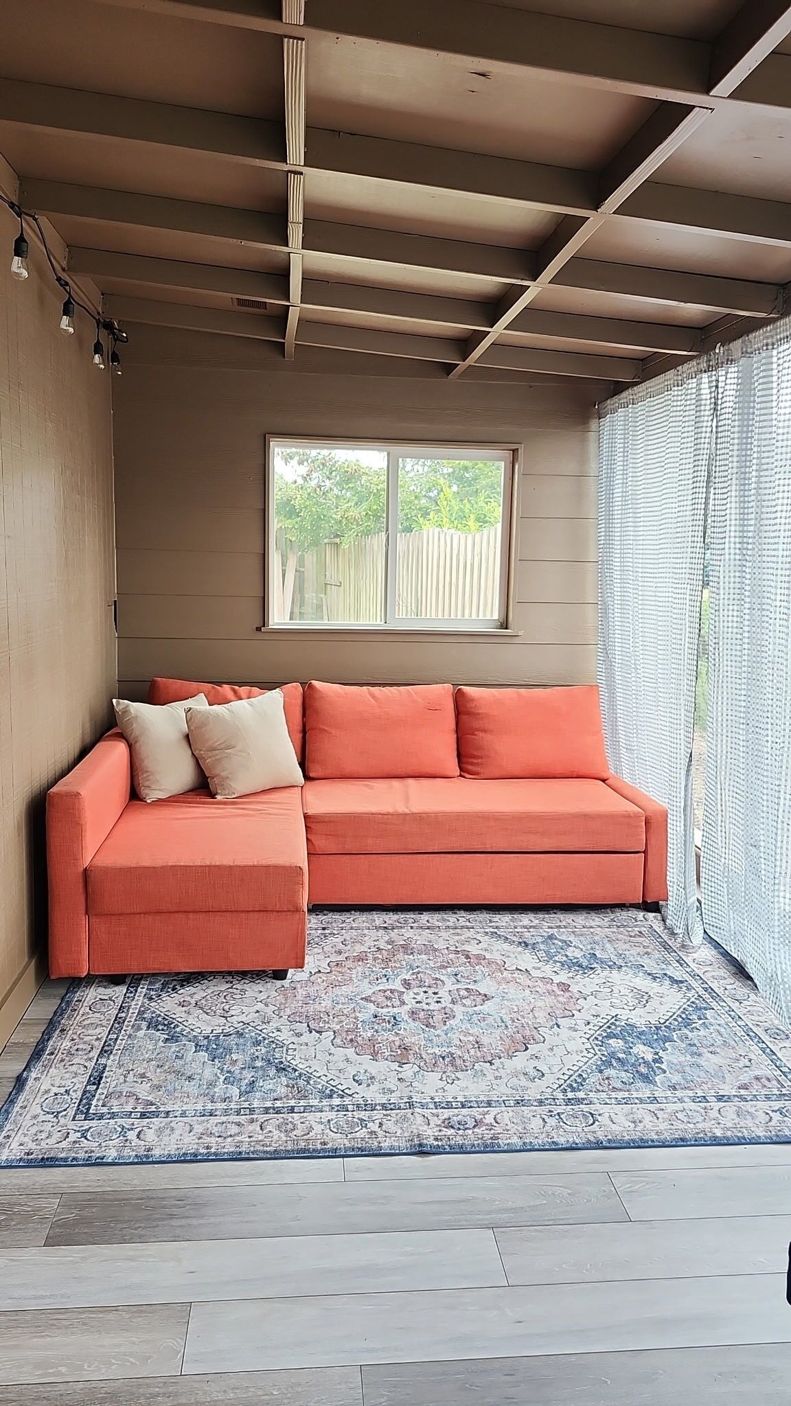 スマートテレビ、暖炉、テーブルサッカー台、卓球台