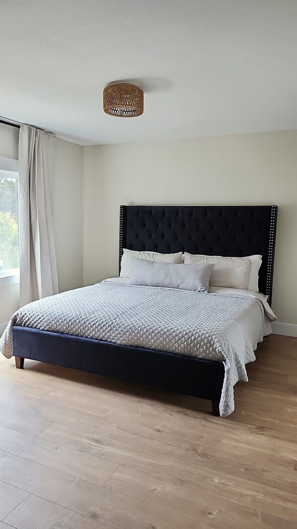 4 makuuhuonetta, silitysrauta/-lauta, Wi-Fi, vuodevaatteet