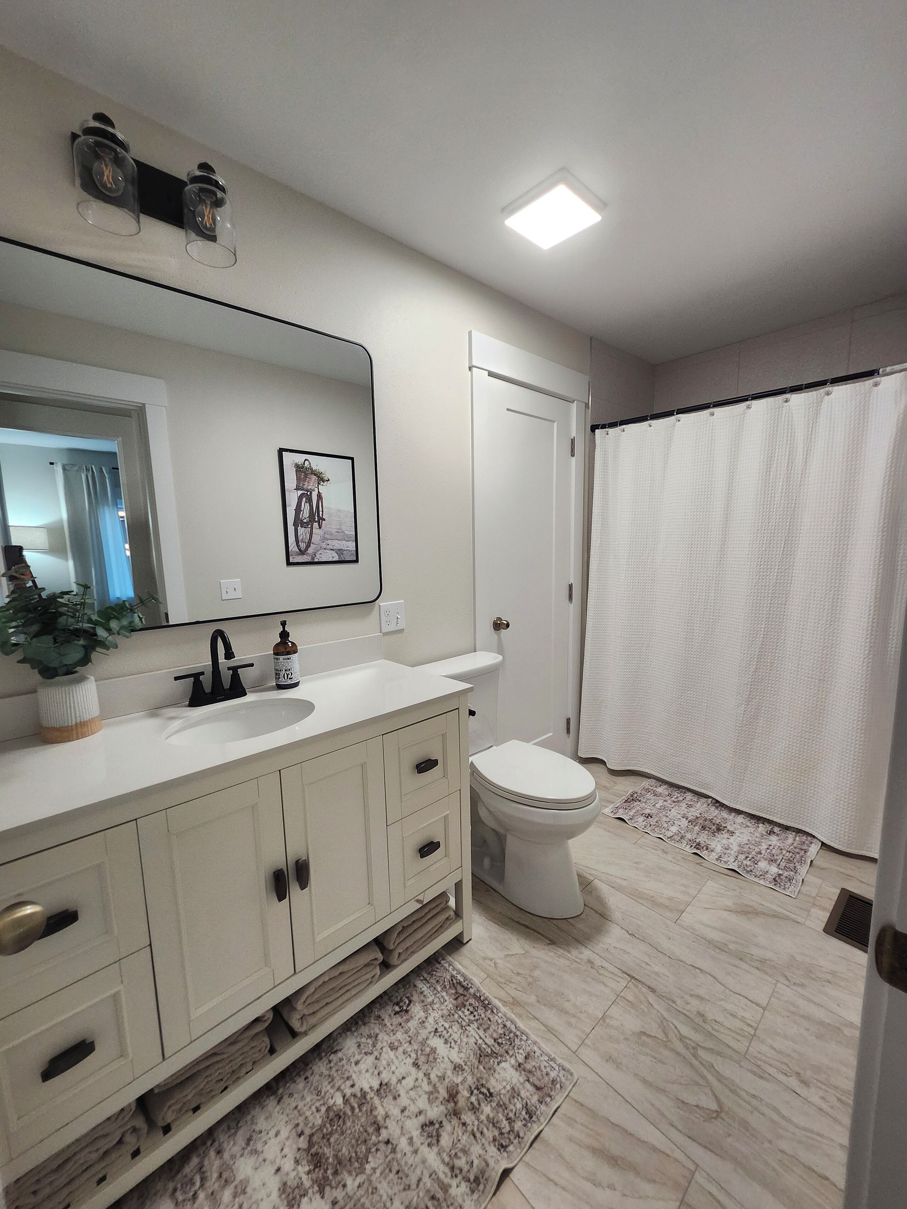 Dutxa, assecador de cabells, tovalloles i sabó 