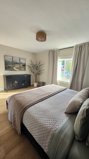 4 soverom, skrivebord, strykejern/-brett og wi-fi (inkludert)