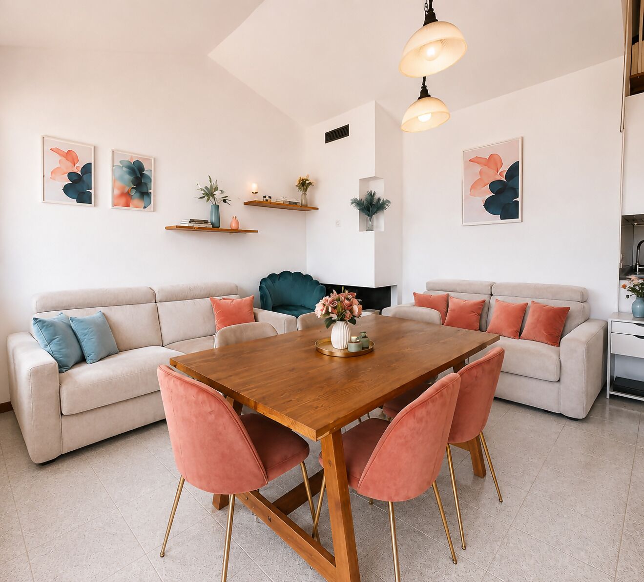 Un salon moderne avec une table à manger en bois, deux canapés et une cheminée.