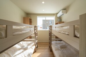 Blackout curtains, free cots/infant beds, free WiFi, bed sheets - Mk House (Hakuba)