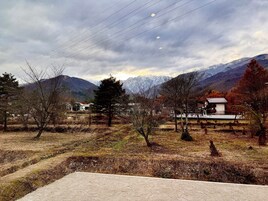 奢华别墅, 山景 | 遮光窗帘、免费婴儿床、免费 WiFi、床单