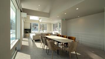 Luxury Villa, Mountain View | Makan dalam bilik