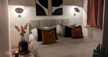 Modern Apartment with Lake View