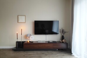 Interior - Modern Apartment with Lake View (Möhnesee)