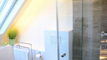 Douche, sÚche-cheveux, serviettes fournies