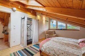 1 bedroom, bed sheets