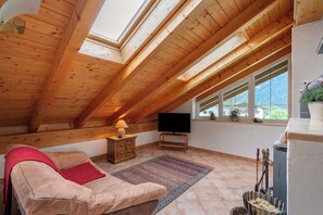 Fernseher, Kamin, DVD-Player, Stereoanlage