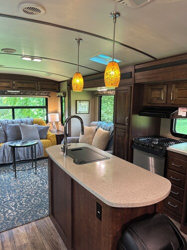 Cozy RV on farm property in  Rutherfordton with AC, WiFi