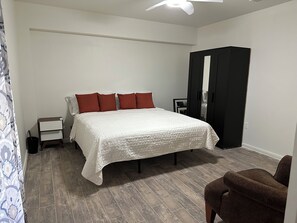 3 bedrooms, iron/ironing board, WiFi, bed sheets