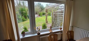 Interior - Room 'Doppelzimmer 2' with Shared Terrace, Private Garden and Wi-Fi (Cuxhaven)