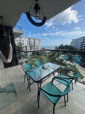 Outdoor dining - Beachfront getaway : Swimming pools : The best sunsets : Caracol Beach (Chame)