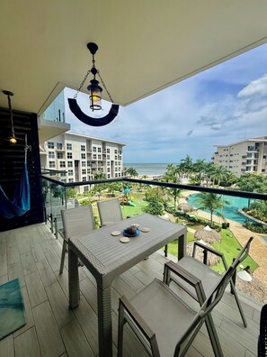Outdoor dining - Beachfront getaway : Swimming pools : The best sunsets : Caracol Beach (Chame)
