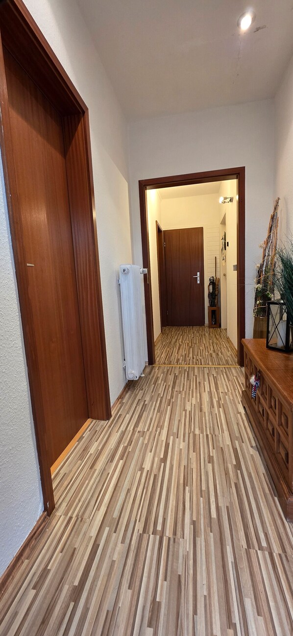 Interior - Room 'Doppelzimmer 1' with Shared Terrace, Private Garden and Wi-Fi (Cuxhaven)