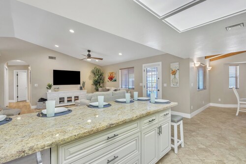 Charming 3-Bedroom house with Game Room, Pool, WiFi in pleasant Mesa