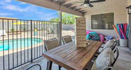 Charming 3-Bedroom house with Game Room, Pool, WiFi in pleasant Mesa