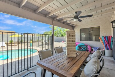 Charming 3-Bedroom house with Game Room, Pool, WiFi in pleasant Mesa