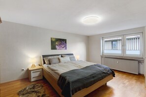 2 dormitorios, tabla de planchar con plancha, wifi gratis y ropa de cama