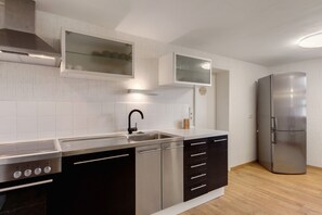 Refrigerador, microondas, horno, placa de cocina