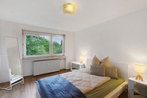 2 slaapkamers, een strijkplank/strijkijzer, gratis wifi, beddengoed