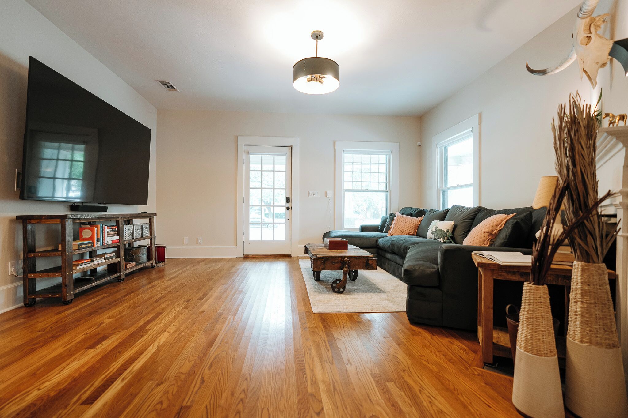 Smart TV, books, offices