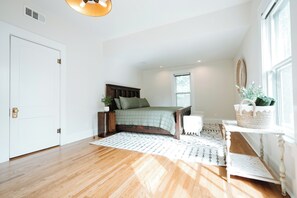 3 bedrooms, desk, iron/ironing board, travel cot