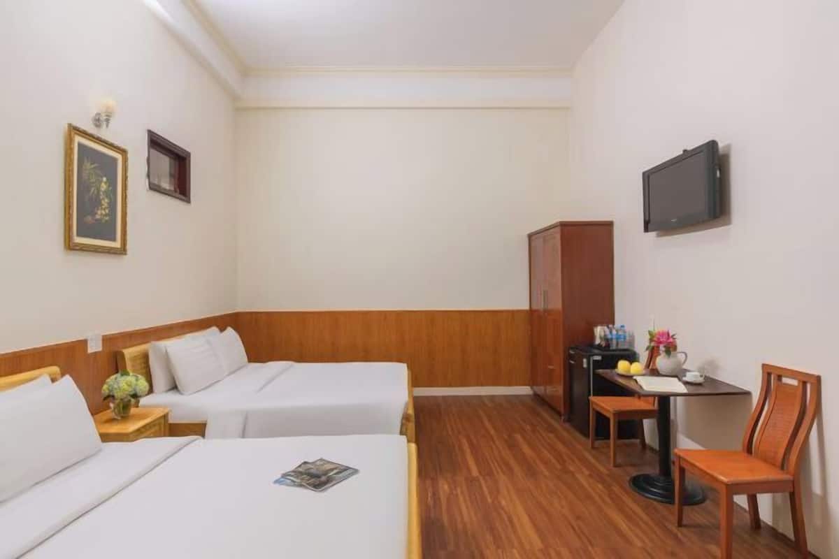 Langsir/tirai gelap terus, kalis bunyi, seterika/papan seterika